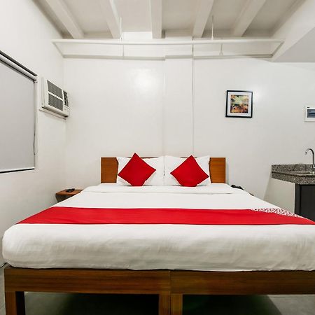 Oyo 136 Regal Residences Quezon City Kültér fotó