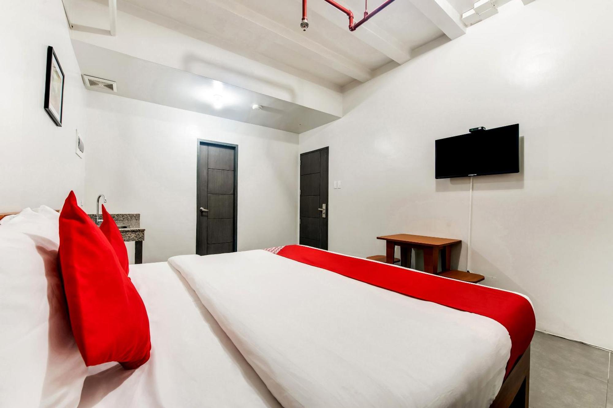 Oyo 136 Regal Residences Quezon City Kültér fotó