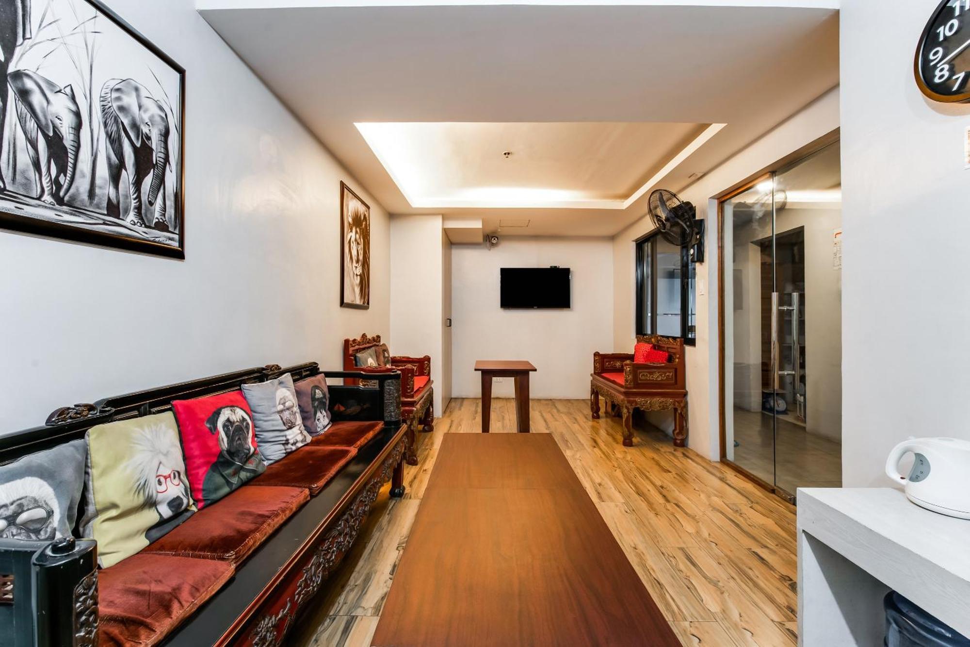 Oyo 136 Regal Residences Quezon City Kültér fotó