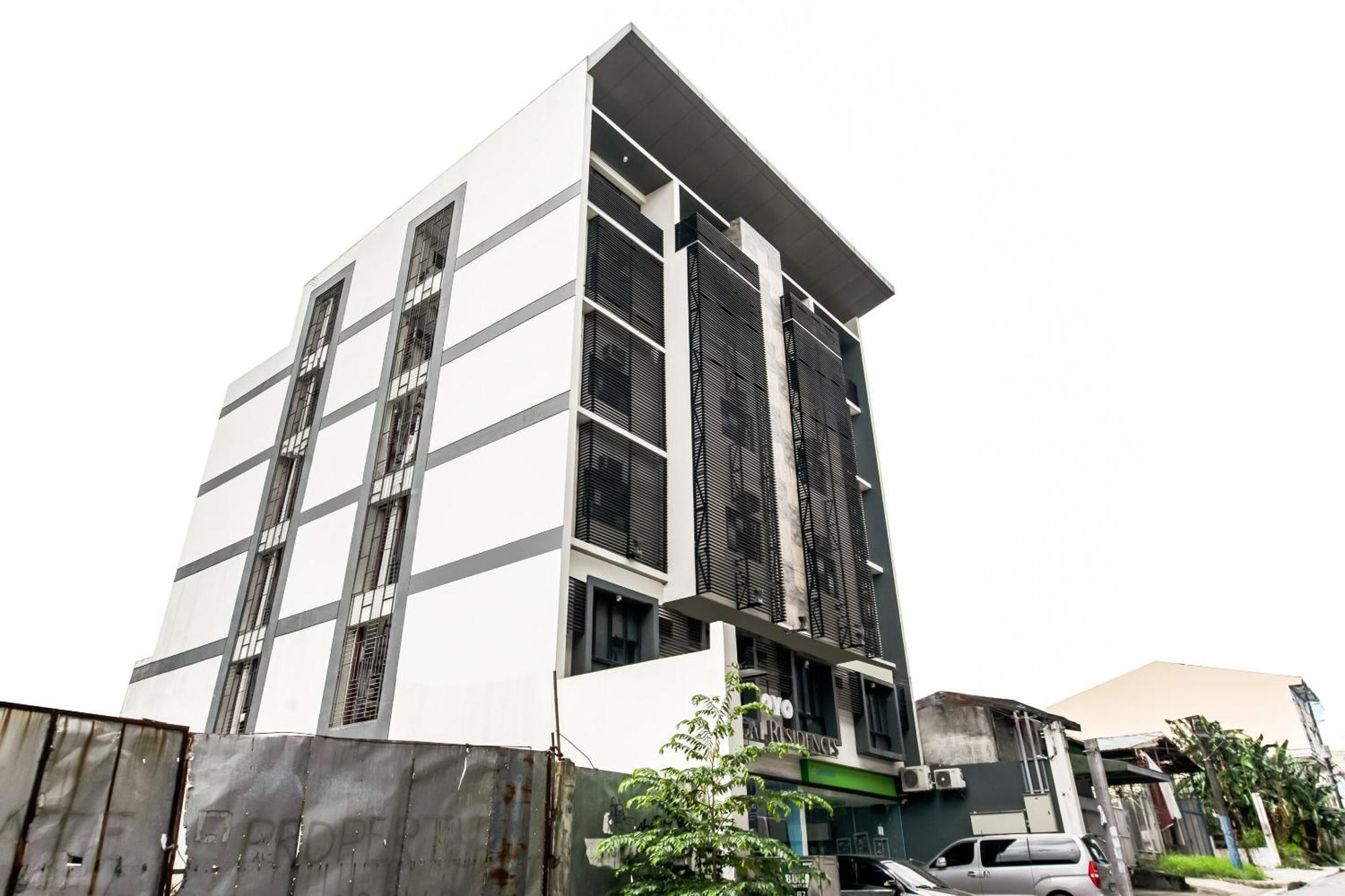 Oyo 136 Regal Residences Quezon City Kültér fotó