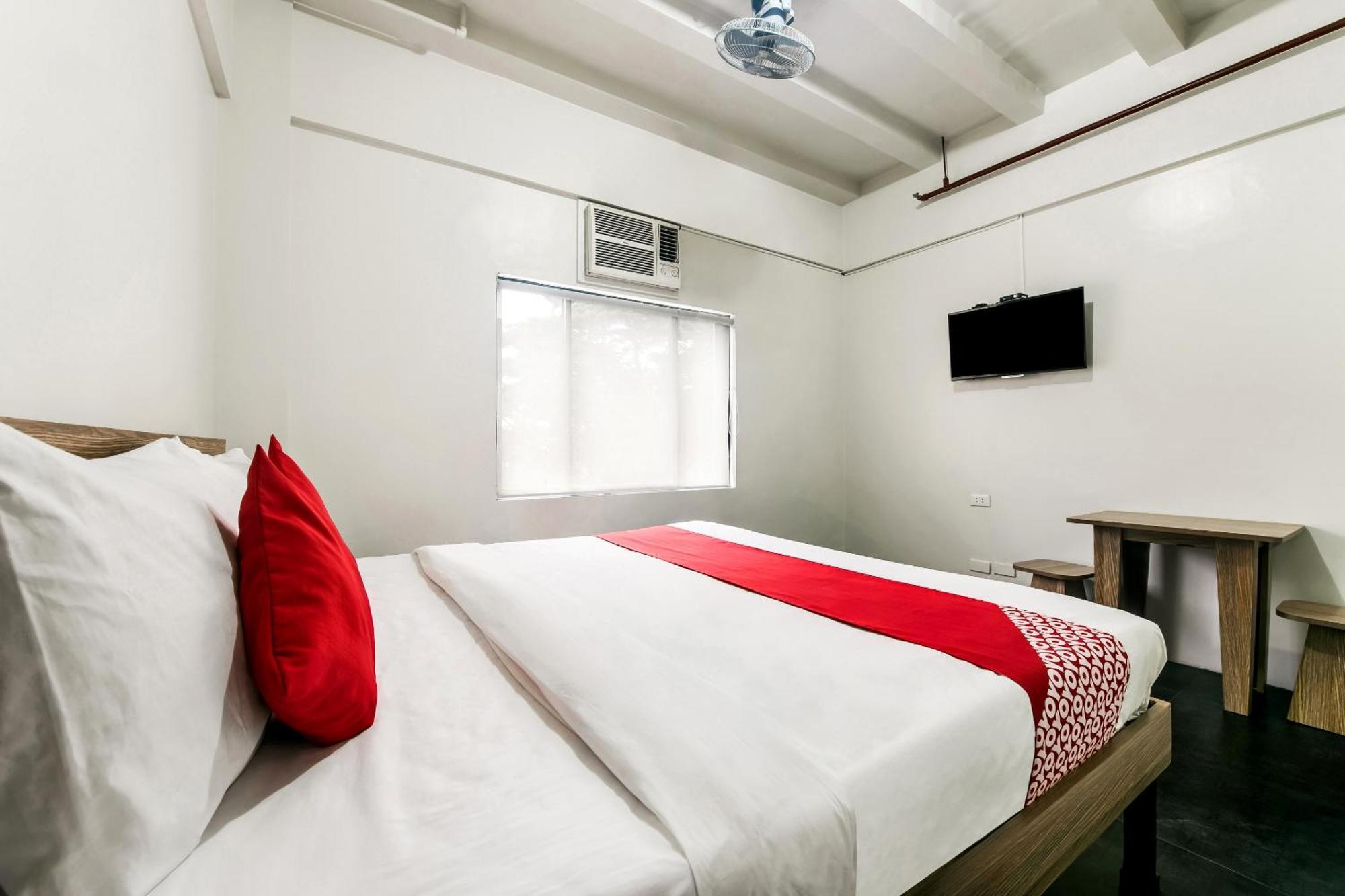 Oyo 136 Regal Residences Quezon City Kültér fotó