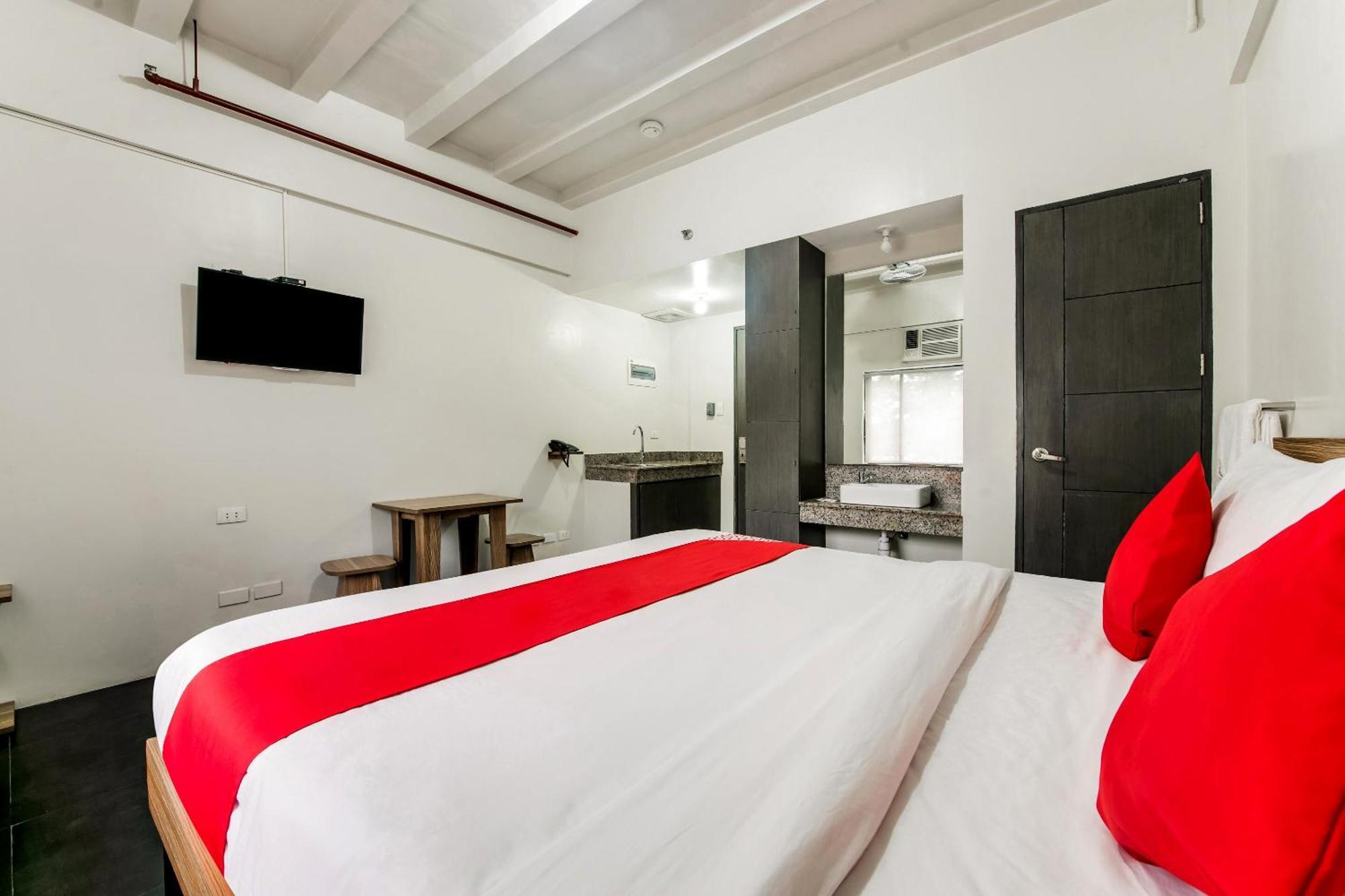Oyo 136 Regal Residences Quezon City Kültér fotó