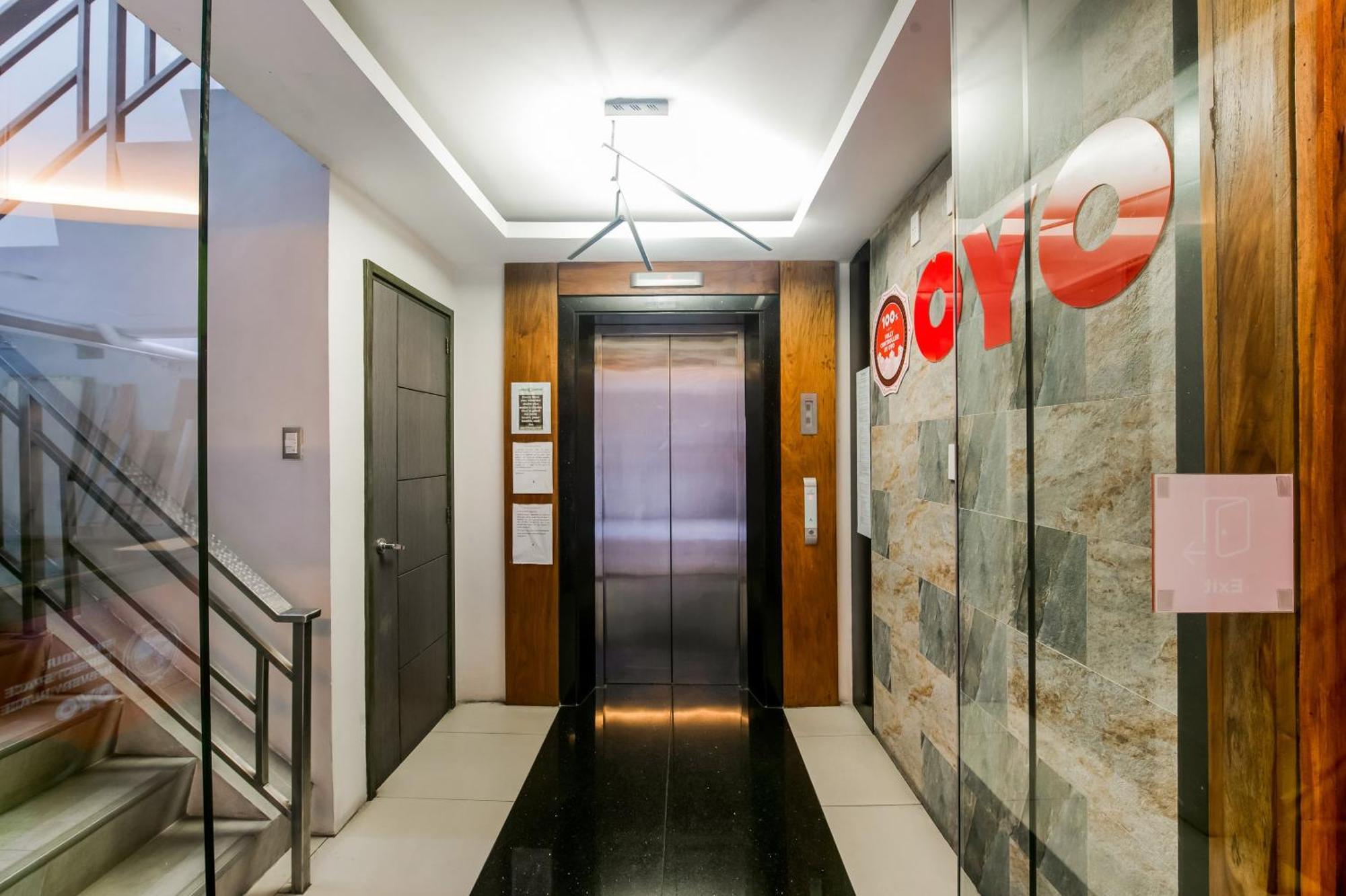 Oyo 136 Regal Residences Quezon City Kültér fotó