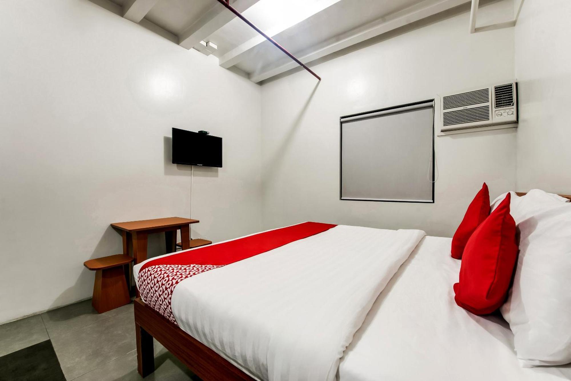 Oyo 136 Regal Residences Quezon City Kültér fotó