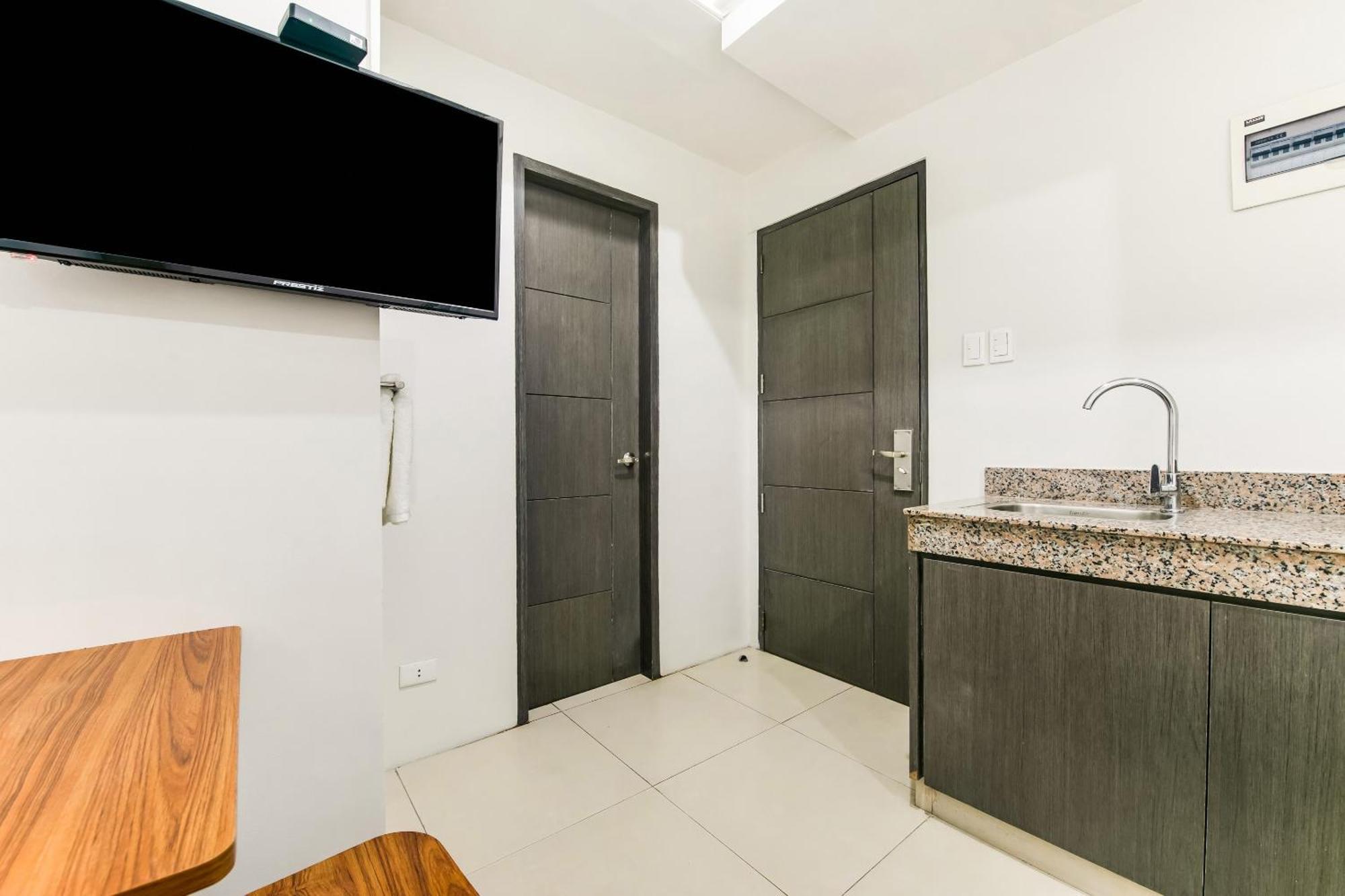 Oyo 136 Regal Residences Quezon City Kültér fotó